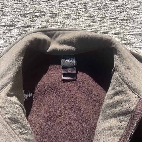 woman’s north face jacket - Picture 5 of 5